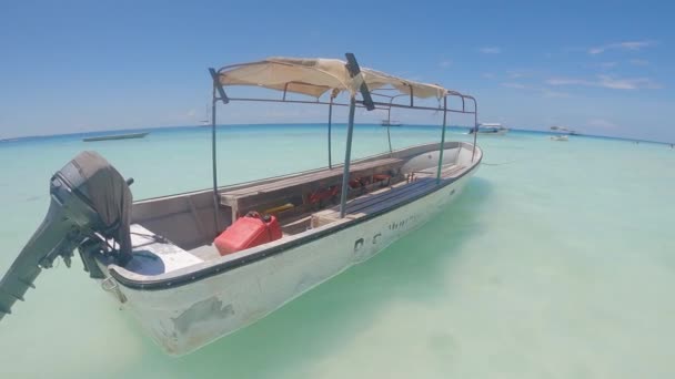 Denna Video Visar Båt Havet Utanför Kusten Zanzibar Island Tanzania — Stockvideo