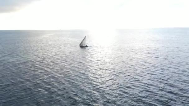 Deze Stockvideo Toont Boot Oceaan Voor Kust Van Zanzibar Tanzania — Stockvideo