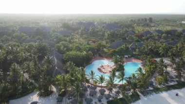 Zanzibar, Tanzanya - sahil kenarındaki evlerin hava manzarası