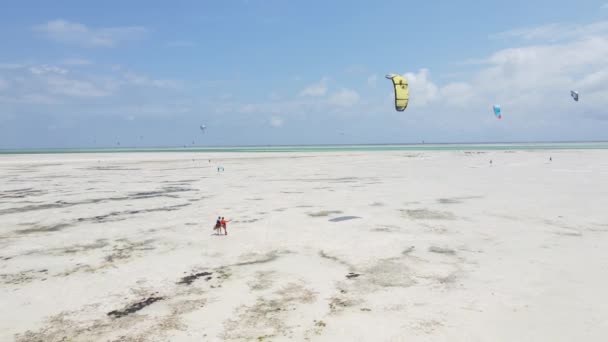 Este Vídeo Mostra Kitesurf Perto Costa Zanzibar Tanzânia — Vídeo de Stock