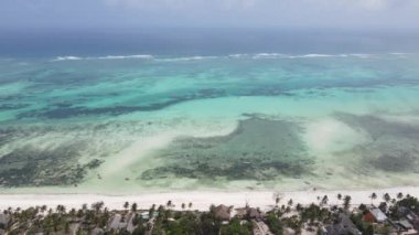Tanzanya 'nın Zanzibar adasının kıyısındaki Hint Okyanusu, yavaş çekim