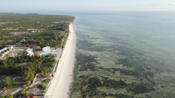 Oceano perto da costa da ilha de Zanzibar, Tanzânia, câmera lenta — Vídeo de Stock