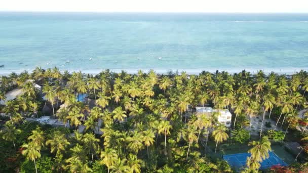 Zanzibar, Tanzania - utsikt over havet nær kysten av øya, sakte bevegelse – stockvideo