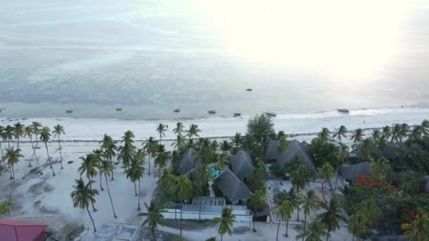 Indische Oceaan bij de kust van Zanzibar eiland, Tanzania, slow motion — Stockvideo