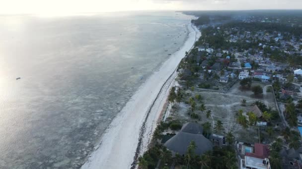 Oceán u pobřeží ostrova Zanzibar, Tanzanie, zpomalení — Stock video