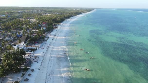 Indiska oceanen nära kusten av ön Zanzibar, Tanzania, slow motion — Stockvideo