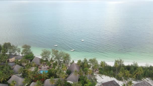 Oceanen nära kusten av ön Zanzibar, Tanzania, slow motion — Stockvideo