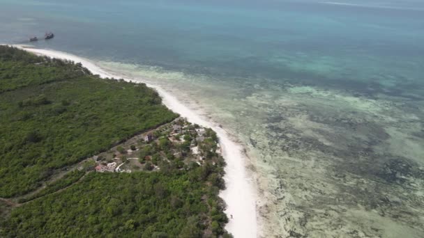 Занзибар, Танзания - вид с воздуха на океан у побережья острова, замедленное движение — стоковое видео