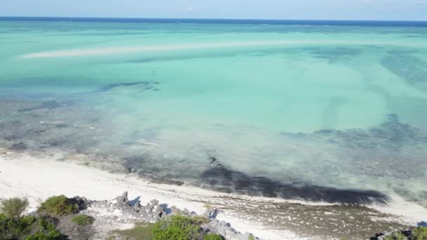 Océan Indien près de la côte de l'île de Zanzibar, Tanzanie, ralenti — Video