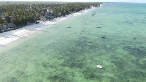 Indische Oceaan bij de kust van Zanzibar eiland, Tanzania, slow motion — Stockvideo