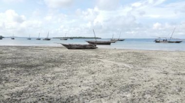 Tanzanya 'nın Zanzibar kıyısındaki okyanusta gelgit, yavaş çekim