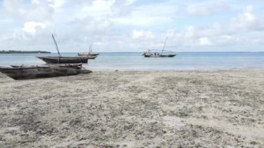 Tanzanya 'nın Zanzibar kıyısındaki okyanusta gelgit, yavaş çekim