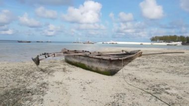 Tanzanya 'nın Zanzibar kıyısındaki okyanusta gelgit, yavaş çekim