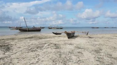 Zanzibar, Tanzanya - kıyıya yakın okyanusta alçak gelgitin havadan görüntüsü