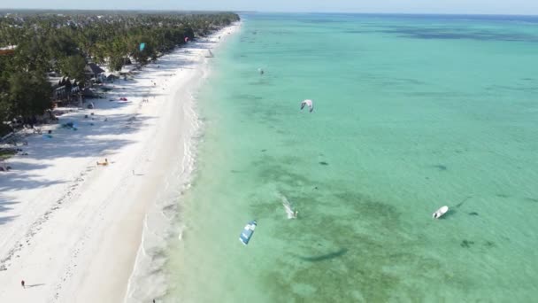 Zanzibar, Tanzania : Kitesurfing near the shore, slow motion — Stock Video