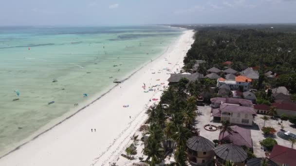 Zanzibar, Tanzania: Kitesurfing nad brzegiem, zwolnione tempo — Wideo stockowe