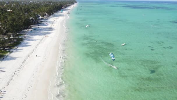 Zanzibar, Tanzania : Kitesurfing near the shore, slow motion — Stock Video