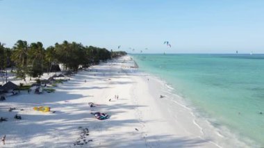 Zanzibar, Tanzanya: Kıyıya yakın uçurtma, yavaş çekim