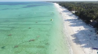 Zanzibar, Tanzanya: Kıyıya yakın uçurtma, yavaş çekim