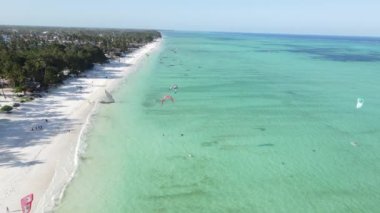 Zanzibar, Tanzanya: Kıyıya yakın uçurtma, yavaş çekim
