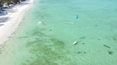 Zanzibar, Tanzanya: Kıyıya yakın uçurtma, yavaş çekim