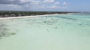 Zanzibar, Tanzanya: Kıyıya yakın uçurtma, yavaş çekim