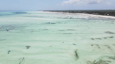 Zanzibar, Tanzanya: Kıyıya yakın uçurtma, yavaş çekim
