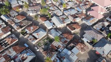 Tanzanya, Zanzibar yakınlarındaki evlerin hava görüntüsü, yavaş çekim