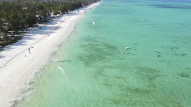 Zanzibar, Tanzanya: Kıyıya yakın uçurtma, yavaş çekim