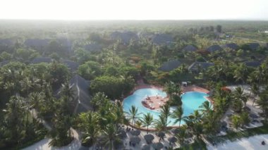 Tanzanya, Zanzibar yakınlarındaki evlerin hava görüntüsü, yavaş çekim