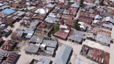 Tanzanya, Zanzibar yakınlarındaki evlerin hava görüntüsü, yavaş çekim