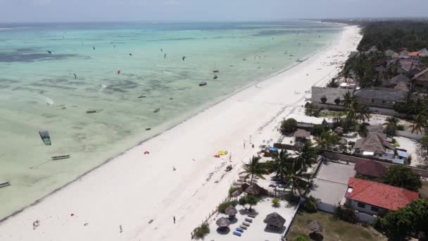 Zanzibar, Tanzania: Kitesurfen aan de kust, slow motion — Stockvideo