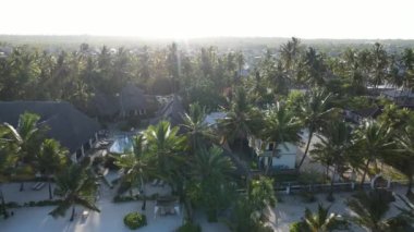 Tanzanya, Zanzibar yakınlarındaki evlerin hava görüntüsü, yavaş çekim