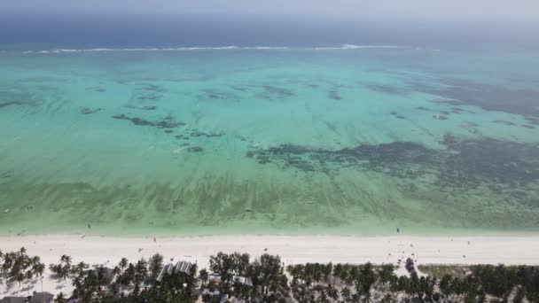 Veduta aerea della spiaggia sull'isola di Zanzibar, Tanzania, rallentatore — Video Stock