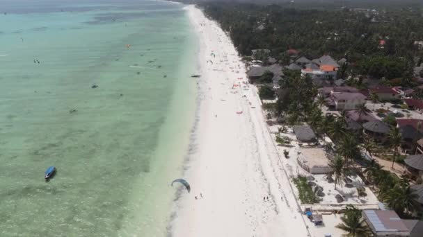 Widok z powietrza na plażę na wyspie Zanzibar, Tanzania, zwolnione tempo — Wideo stockowe