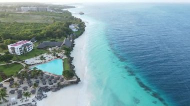 Tanzanya 'nın Zanzibar adası kıyısında güzel bir sahil.