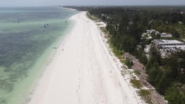 Tanzanya 'nın Zanzibar adası kıyısında güzel bir sahil. — Stok video