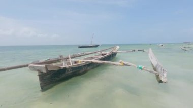 Zanzibar, Tanzanya - kıyıya yakın tekne, yavaş çekim
