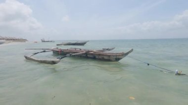 Zanzibar, Tanzanya - kıyıya yakın tekne, yavaş çekim
