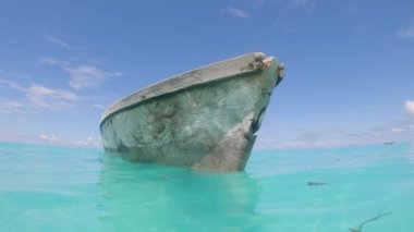 Zanzibar, Tanzanya - kıyıya yakın tekne, yavaş çekim