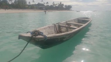 Zanzibar, Tanzanya - kıyıya yakın tekne, yavaş çekim