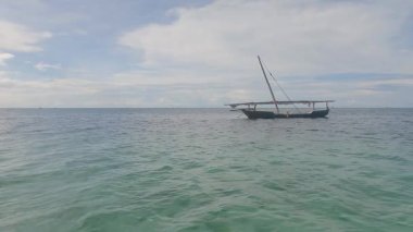 Zanzibar, Tanzanya - kıyıya yakın tekne, yavaş çekim