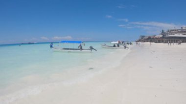 Zanzibar, Tanzanya - kıyıya yakın tekne, yavaş çekim