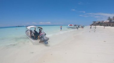 Zanzibar, Tanzanya - kıyıya yakın tekne, yavaş çekim