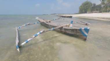 Zanzibar, Tanzanya - kıyıya yakın tekne, yavaş çekim