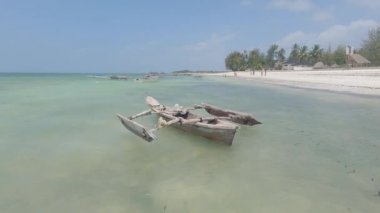 Zanzibar, Tanzanya - kıyıya yakın tekne, yavaş çekim