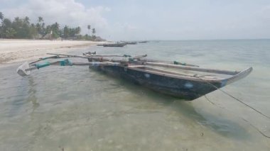 Zanzibar, Tanzanya - kıyıya yakın tekne, yavaş çekim