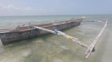 Zanzibar, Tanzanya - kıyıya yakın tekne, yavaş çekim