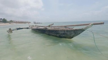 Zanzibar, Tanzanya - kıyıya yakın tekne, yavaş çekim