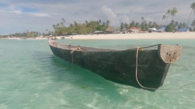 Zanzibar, Tanzanya - kıyıya yakın tekne, yavaş çekim